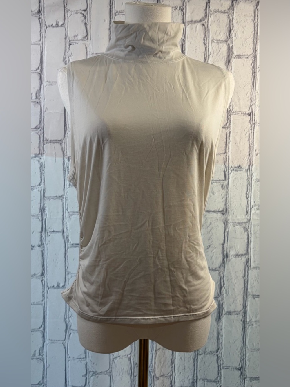 Lululemon Size:XL Women Sleeveless Turtleneck Tank Top in Light Beige NWOT
